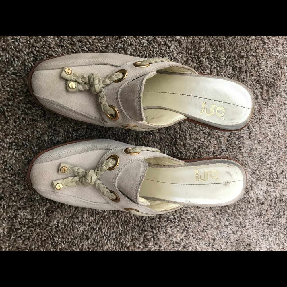 Cream suede Cole Haan heels sz 6